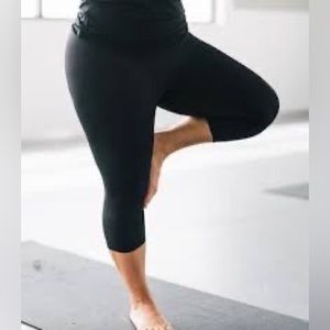ZYIA Active Black Cropped leggings size 16-18